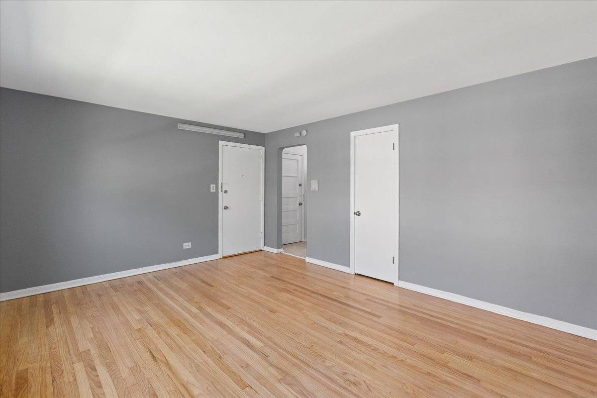 Apartment for rent at 6715 N California Ave #1W, Chicago, IL 60645