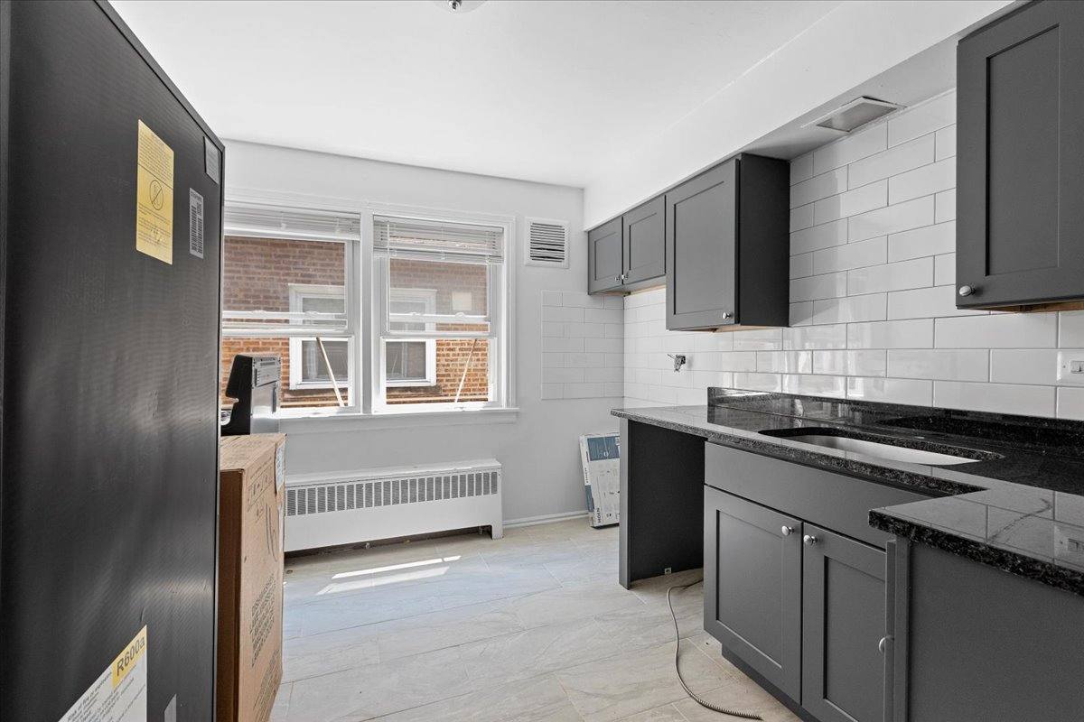 Apartment for rent at 6715 N California Ave #1W, Chicago, IL 60645