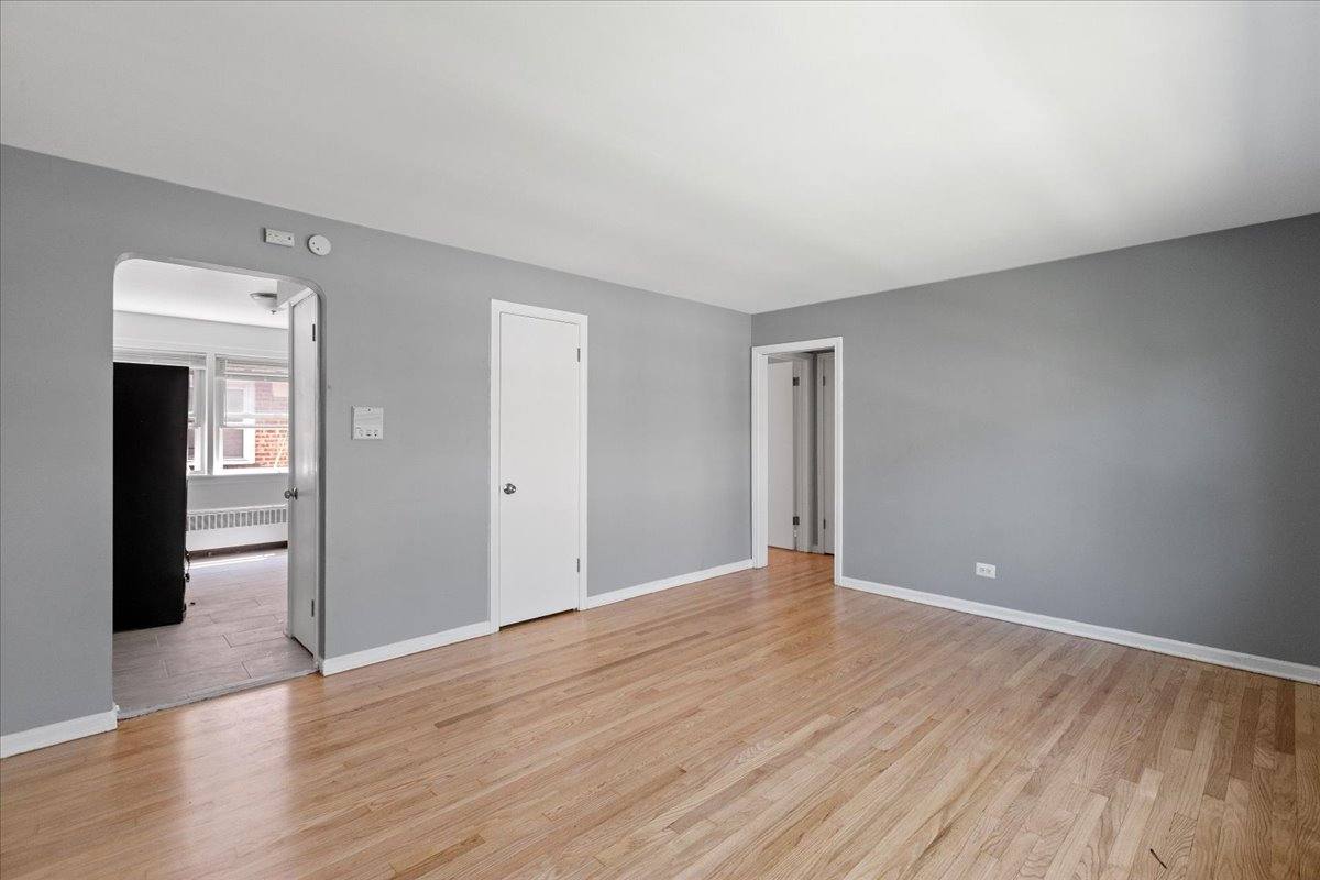Apartment for rent at 6715 N California Ave #1W, Chicago, IL 60645