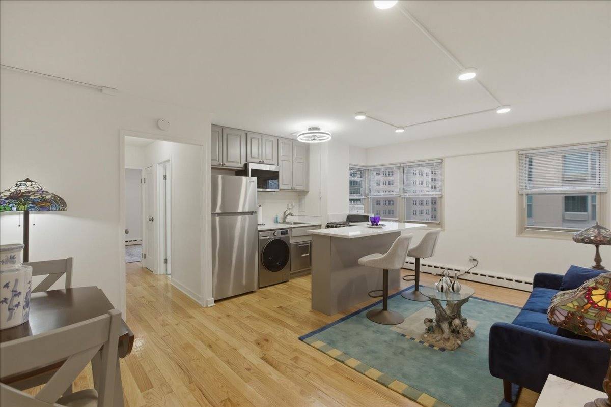 Apartment for rent at 5630 N Sheridan Rd, Chicago, IL 60660