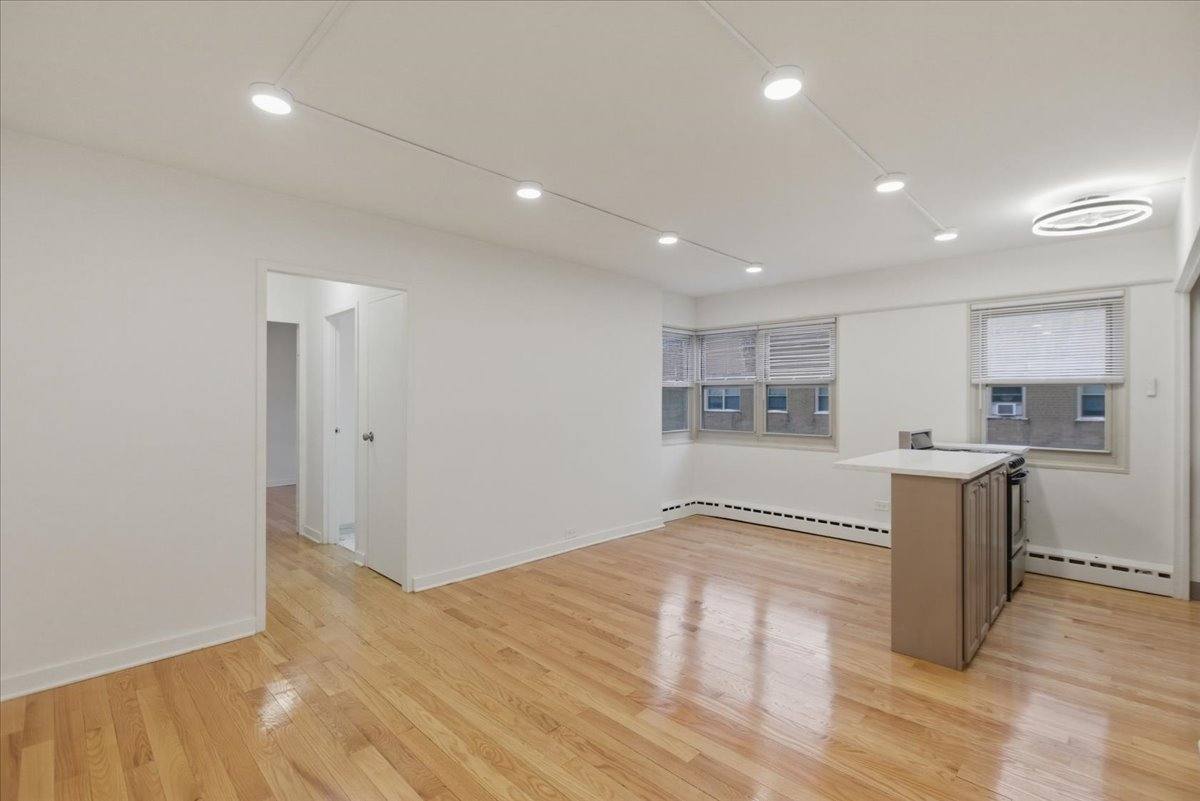 Apartment for rent at 5630 N Sheridan Rd, Chicago, IL 60660