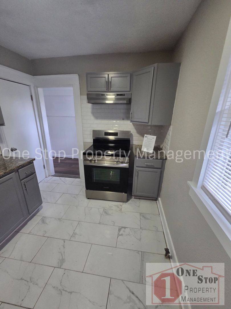 House for rent at 4224 Agnes Ave, Kansas City, MO 64130