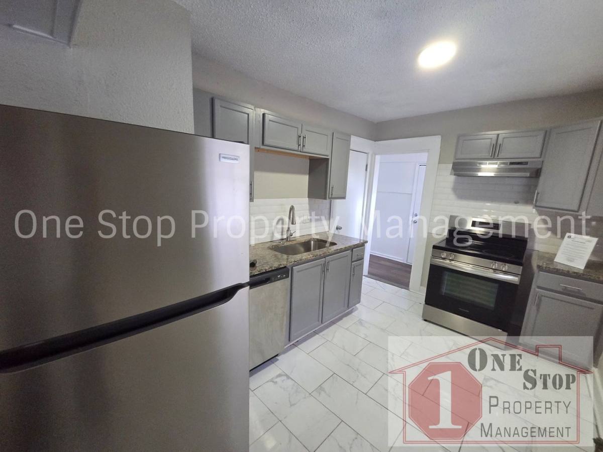 House for rent at 4224 Agnes Ave, Kansas City, MO 64130