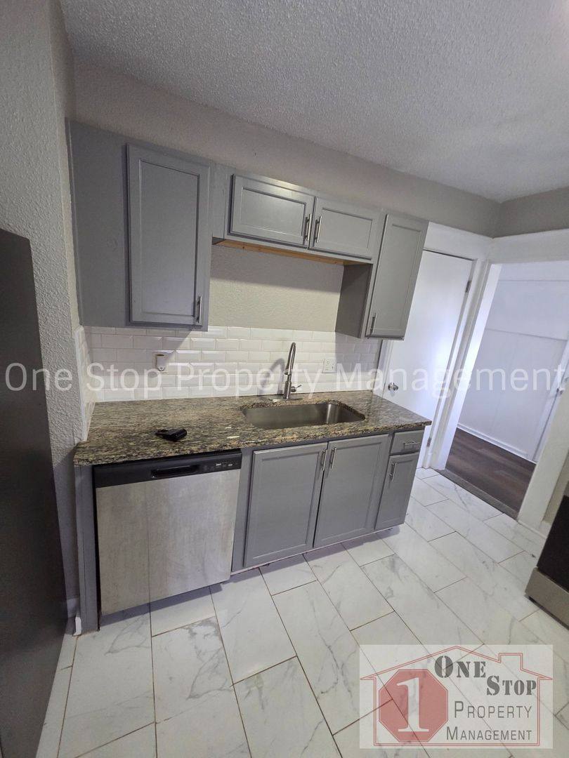 House for rent at 4224 Agnes Ave, Kansas City, MO 64130