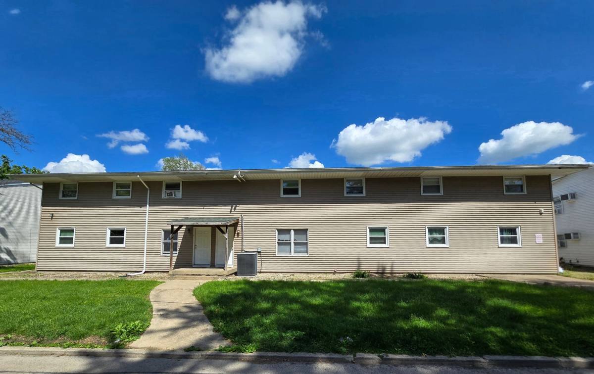 Apartment for rent at 1107 3rd St, Charleston, IL 61920
