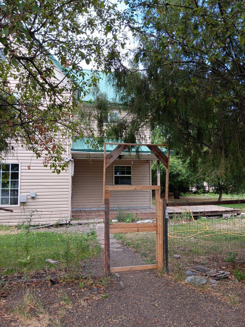 House for rent at 1213 V Ave, La Grande, OR 97850