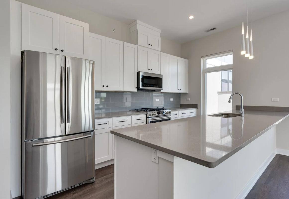 Apartment for rent at 246 Green Bay Rd #304, Highwood, IL 60040