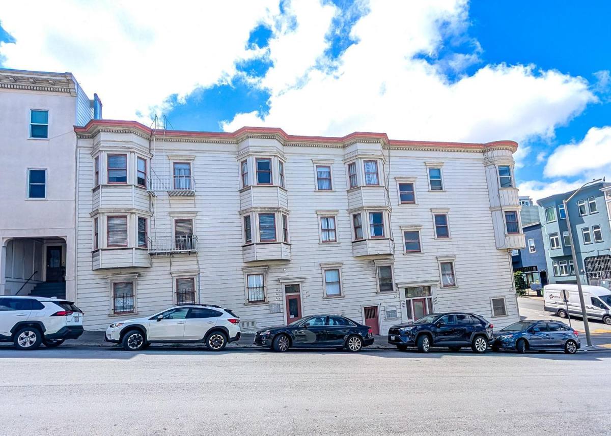 Apartment for rent at 379 Chestnut St #379, San Francisco, CA 94133