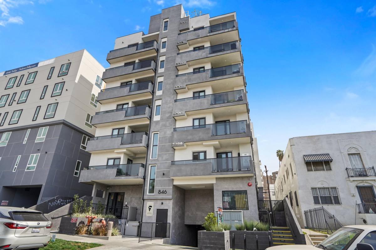 Apartment for rent at 848 South Mariposa Avenue, 846 S Mariposa Ave, Los Angeles, CA 90005