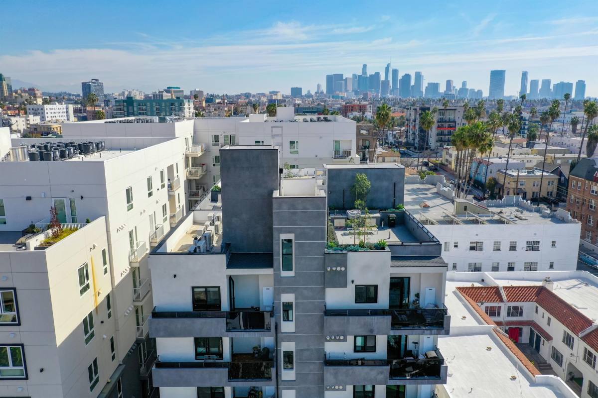 Apartment for rent at 848 South Mariposa Avenue, 846 S Mariposa Ave, Los Angeles, CA 90005