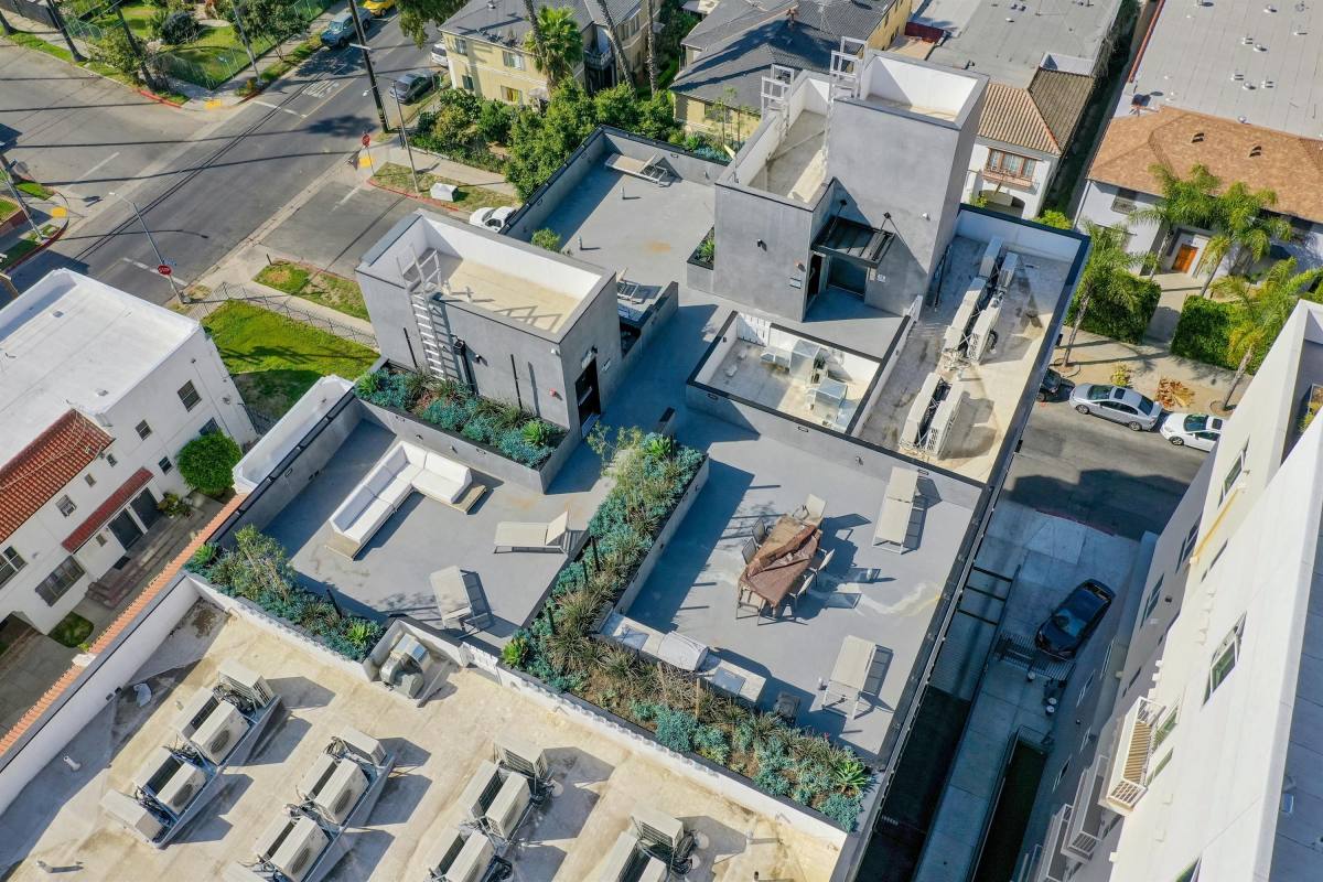 Apartment for rent at 848 South Mariposa Avenue, 846 S Mariposa Ave, Los Angeles, CA 90005