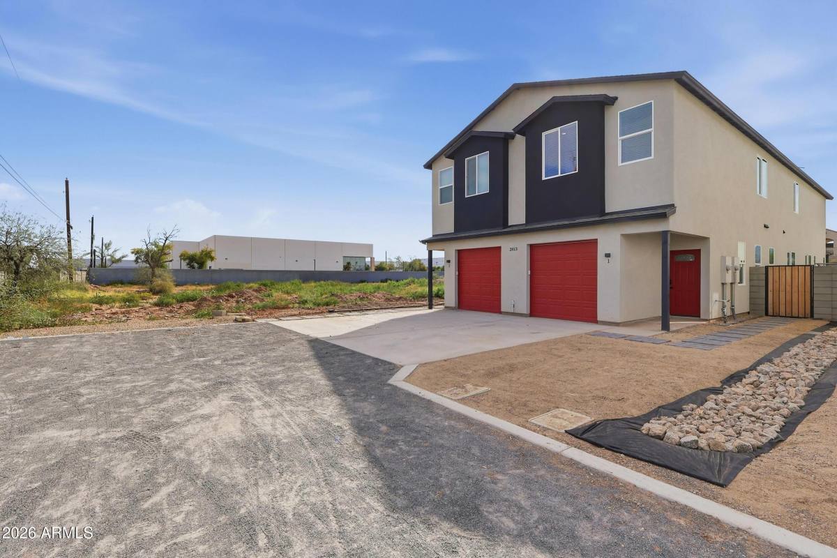 Townhouse for rent at 2813 E Trumbull Rd #1, Phoenix, AZ 85040