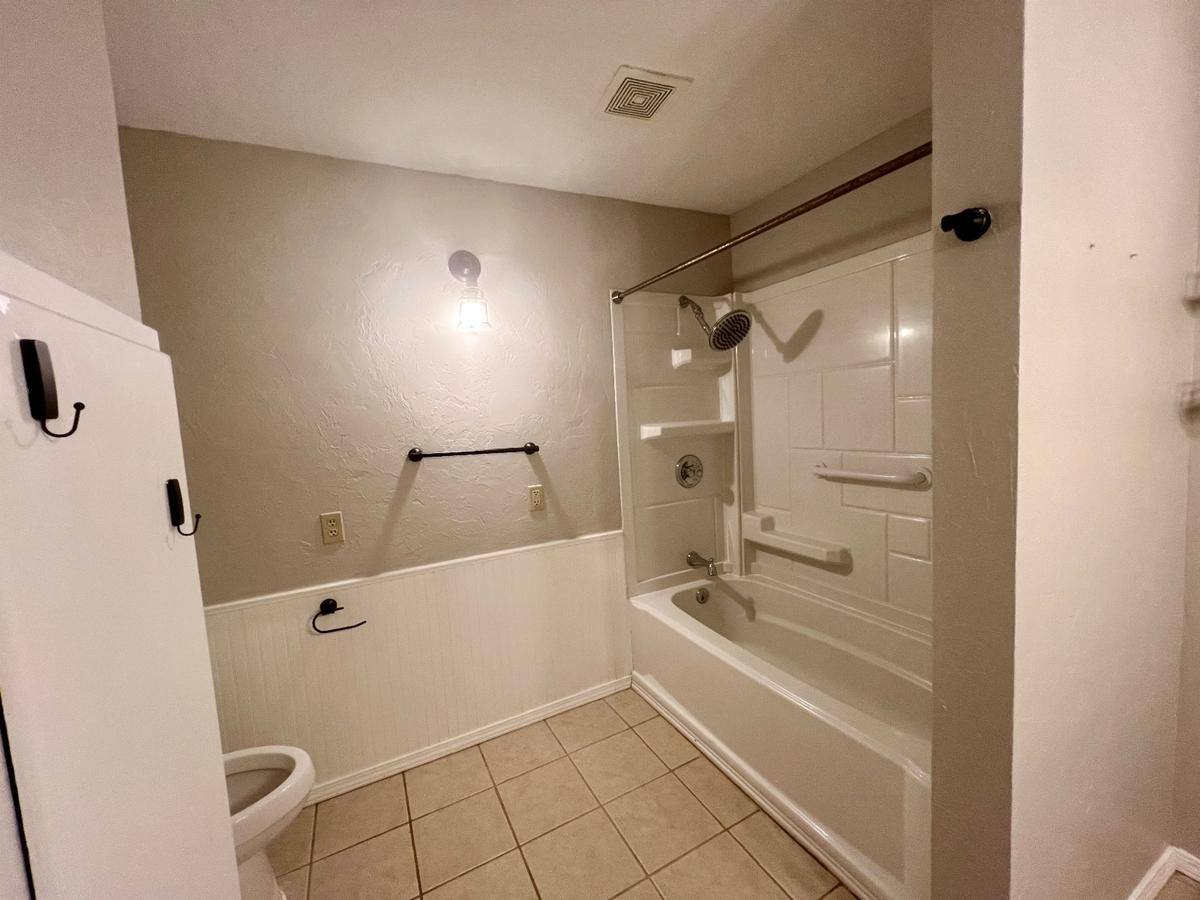 House for rent at Robertson Acres, 9904 SE 43rd St, Oklahoma City, OK 73150