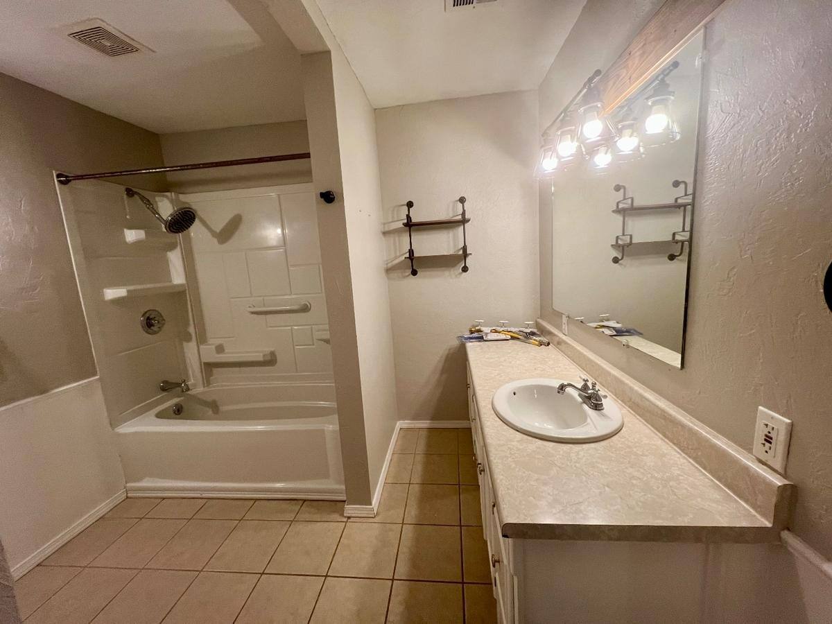 House for rent at Robertson Acres, 9904 SE 43rd St, Oklahoma City, OK 73150