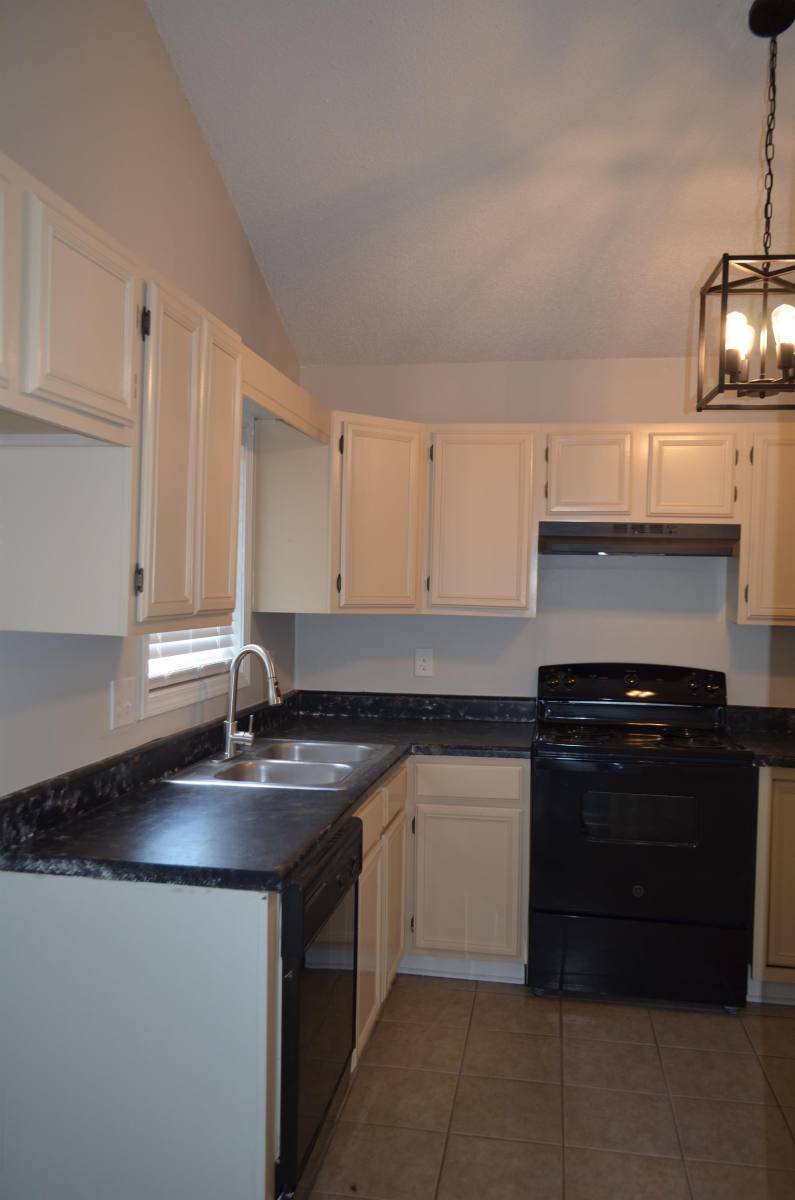 Townhouse for rent at 145 Viking Dr #1, Calhoun, GA 30701