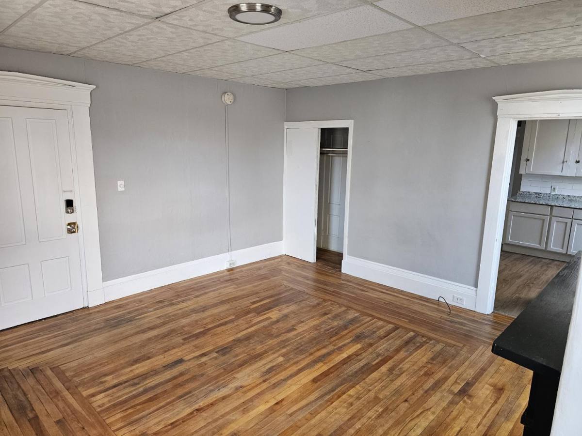 Apartment for rent at 494 Pine St #494-2, Manchester, NH 03104