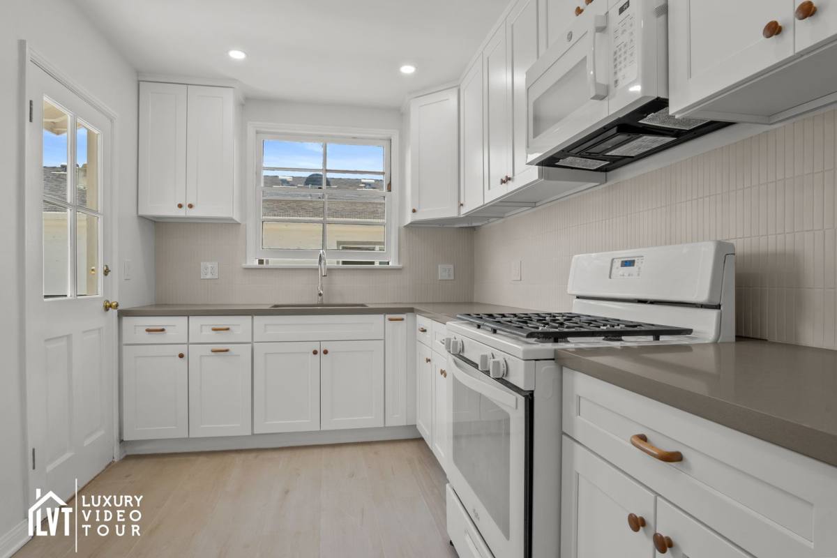 Apartment for rent at 436 Kelton Ave, Los Angeles, CA 90024