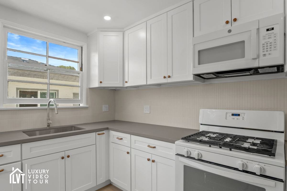 Apartment for rent at 436 Kelton Ave, Los Angeles, CA 90024