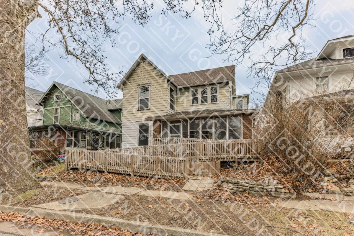 Apartment for rent at 412 W Howard St, Muncie, IN 47305