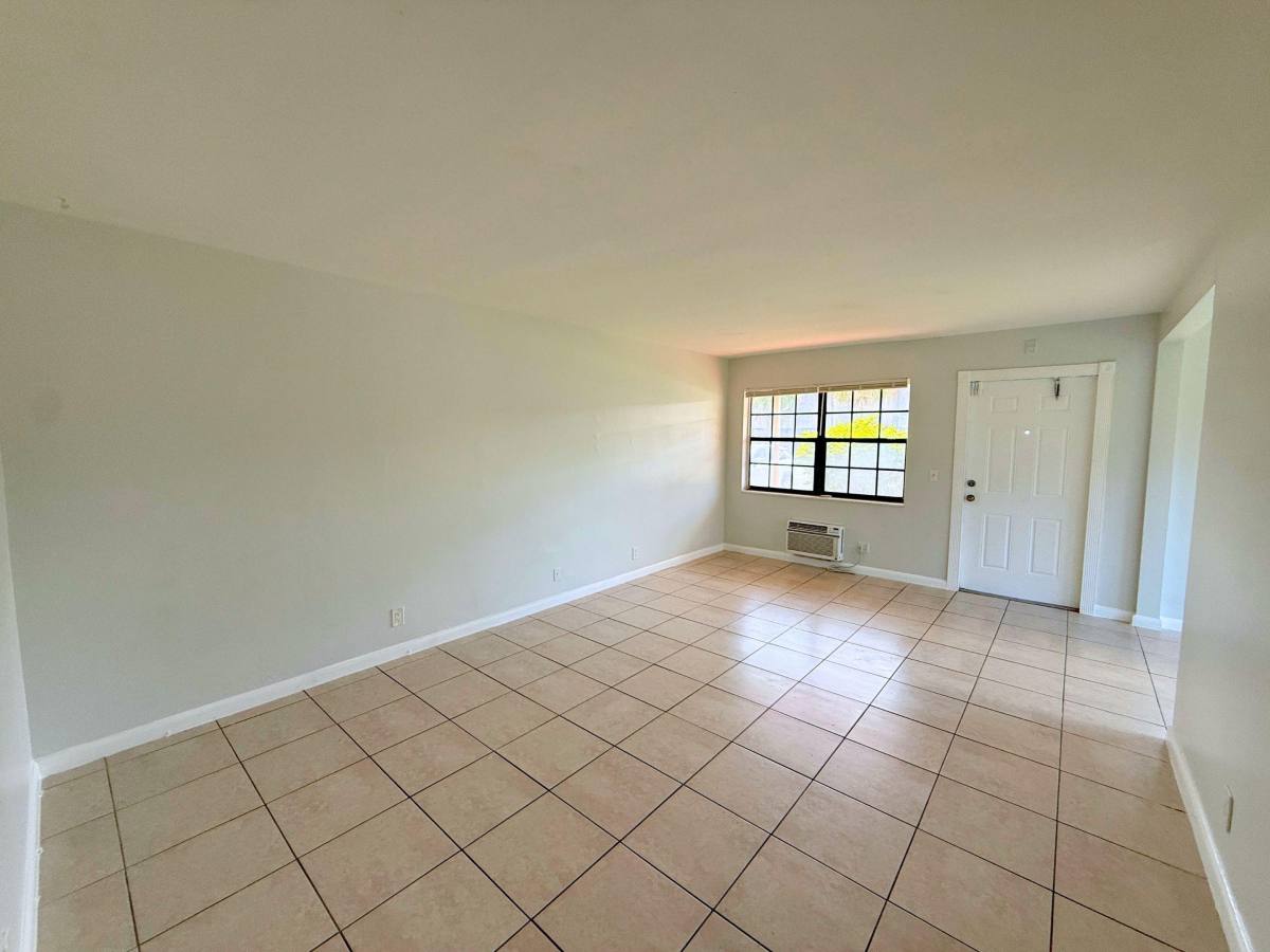 Apartment for rent at 2918 Jackson St #1, Hollywood, FL 33020