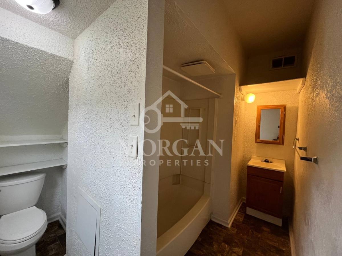 Apartment for rent at 1807 Meridian St, Anderson, IN 46016