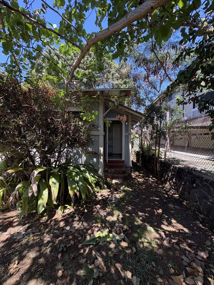Apartment for rent at 1429 Lusitana St E, Honolulu, HI 96813