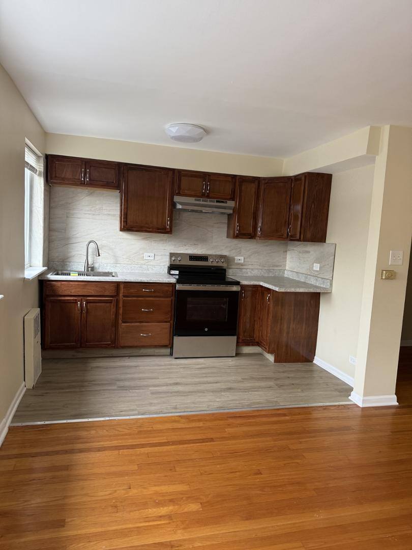 Apartment for rent at 6931 W N Ave #6, Oak Park, IL 60302