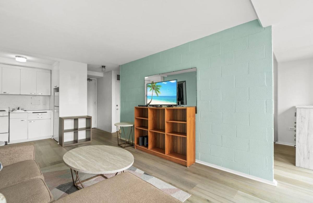 Apartment for rent at Rosalei, 445 Kaiolu St #905- Agent: Terra Fo, Honolulu, HI 96815