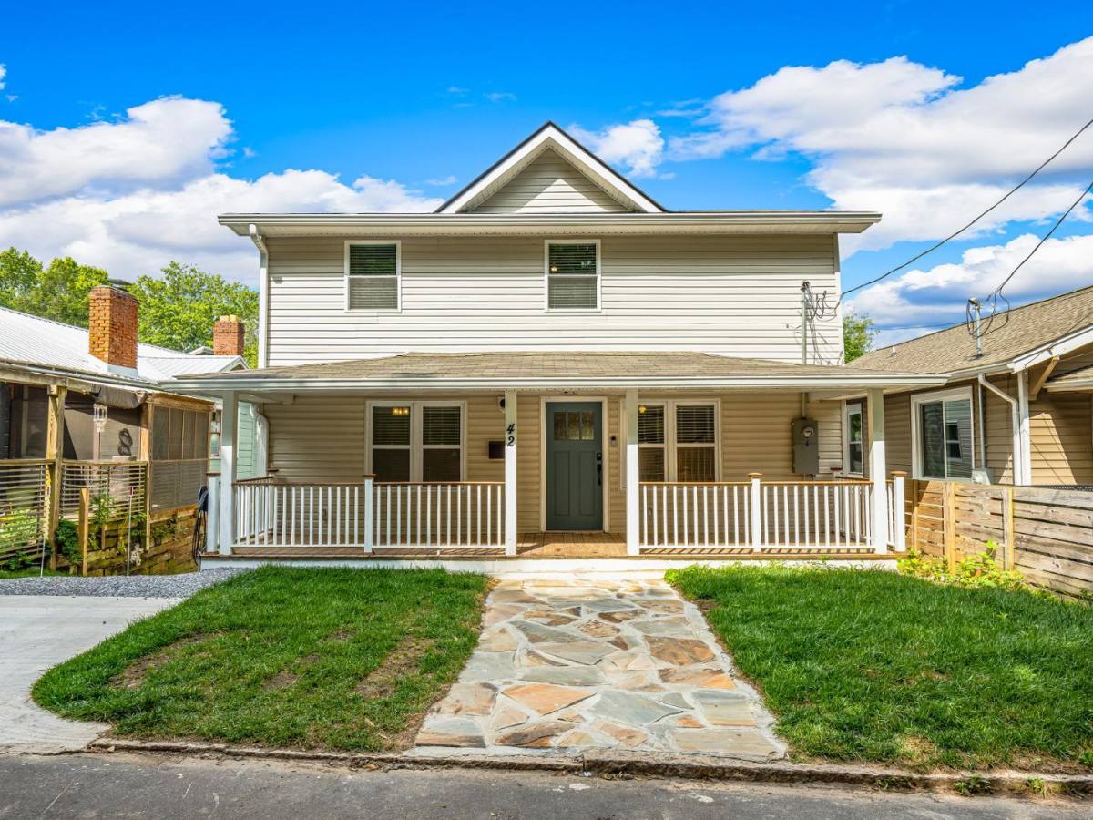House for rent at 42 Forsythe St, Asheville, NC 28801
