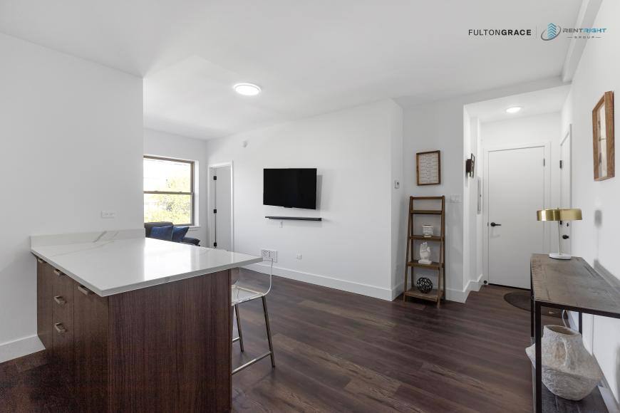 Apartment for rent at 1555 W Hollywood #212, Chicago, IL 60660