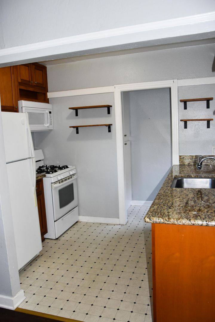 Apartment for rent at 817-819 E Palm, Orange, CA 92866