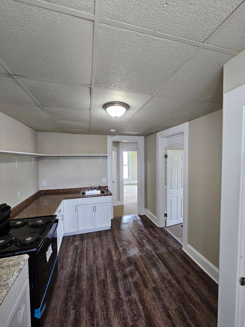 Apartment for rent at 114 N 7th St, Knoxville, IA 50138