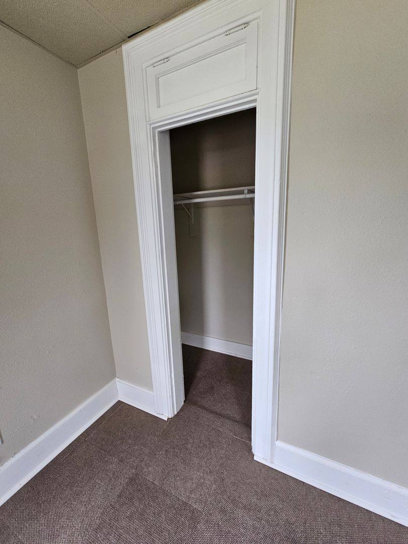 Apartment for rent at 114 N 7th St, Knoxville, IA 50138