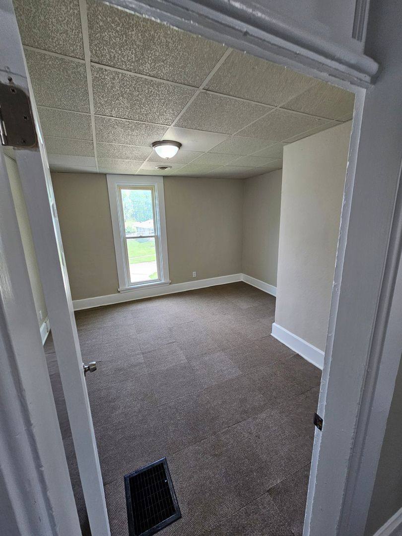 Apartment for rent at 114 N 7th St, Knoxville, IA 50138