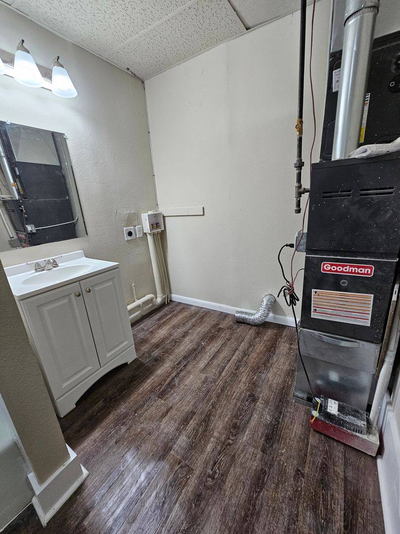 Apartment for rent at 114 N 7th St, Knoxville, IA 50138