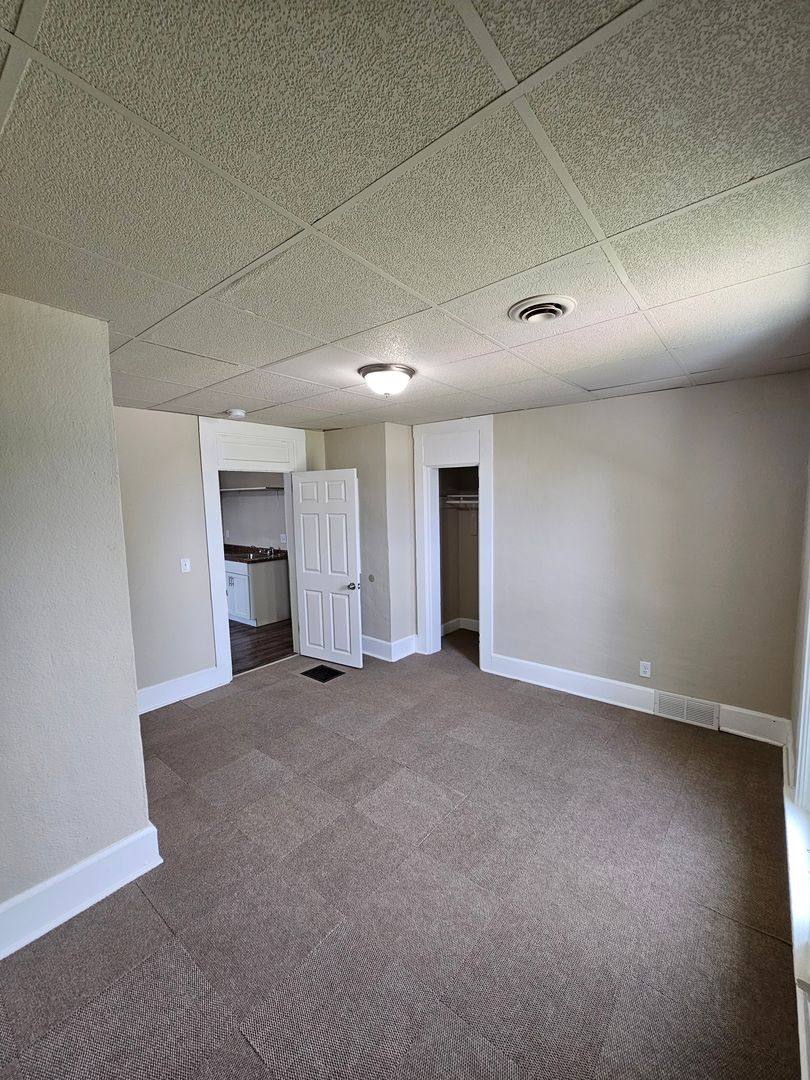 Apartment for rent at 114 N 7th St, Knoxville, IA 50138