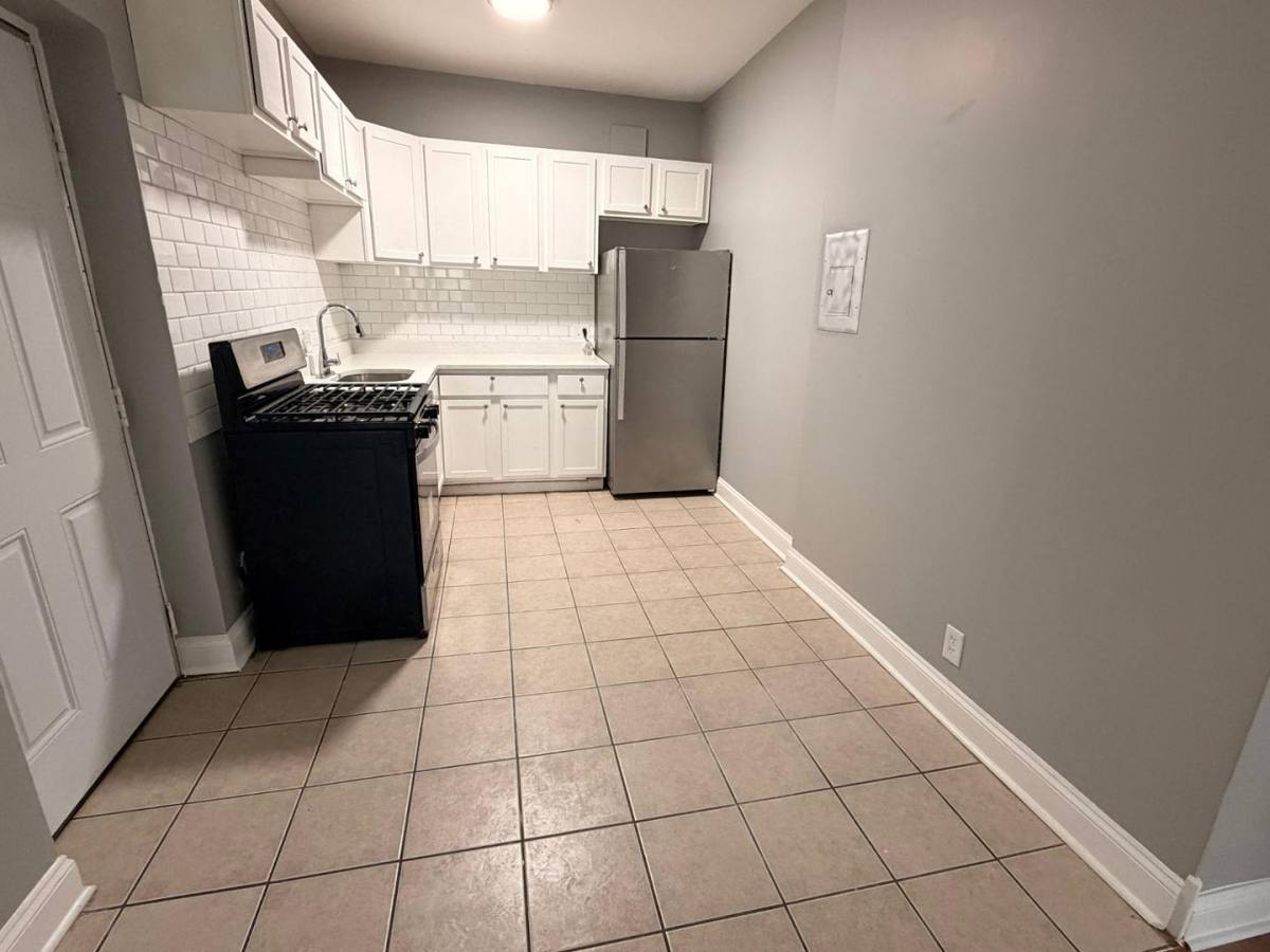 Apartment for rent at 4739 S Ingleside #1B, Chicago, IL 60615
