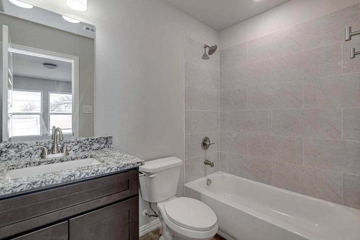 Townhouse for rent at 1138 E Broadway Ave, Fort Worth, TX 76104