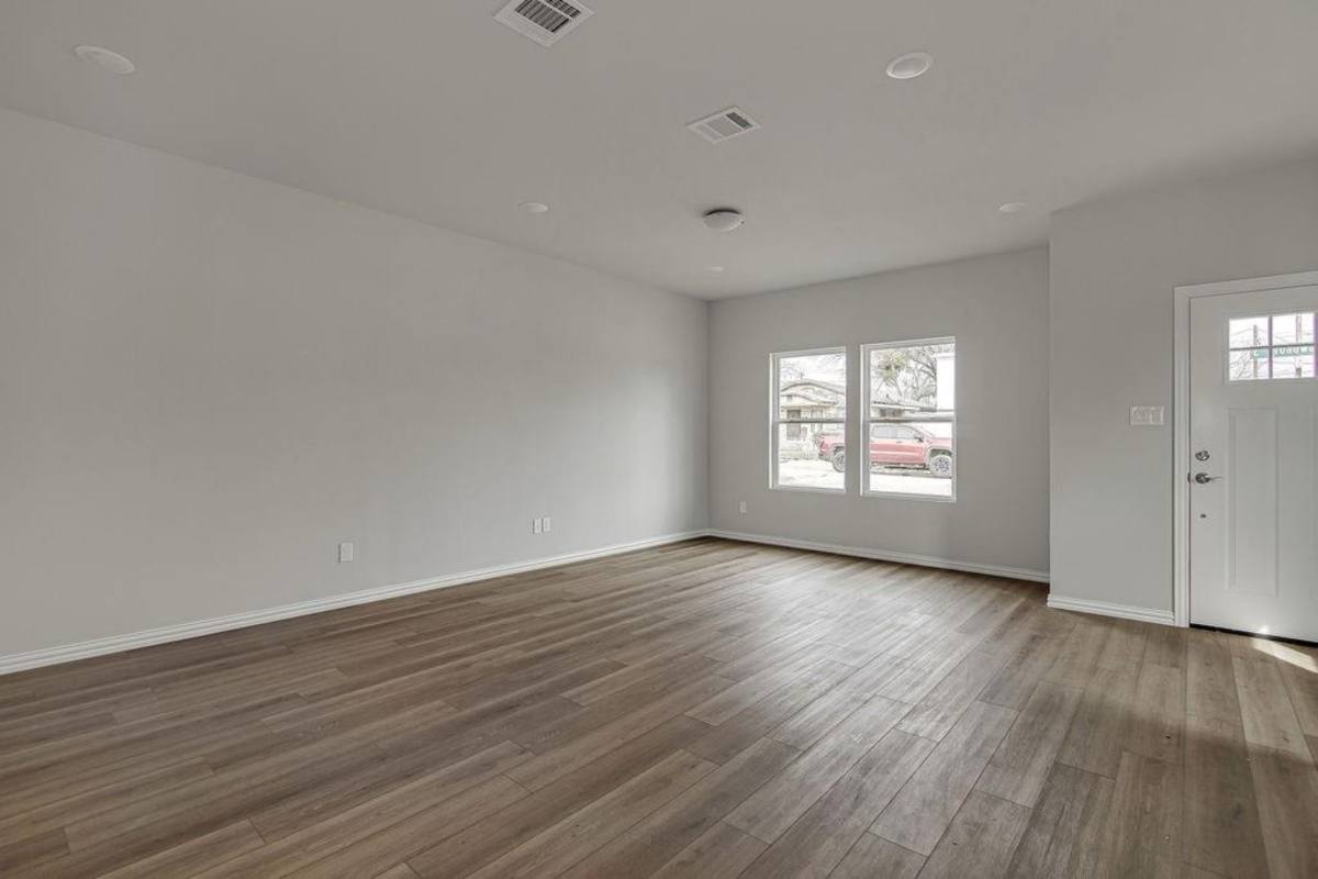 Townhouse for rent at 1138 E Broadway Ave, Fort Worth, TX 76104