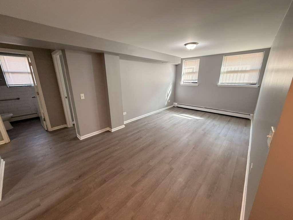 Apartment for rent at 811 E 46th St #1, Chicago, IL 60653