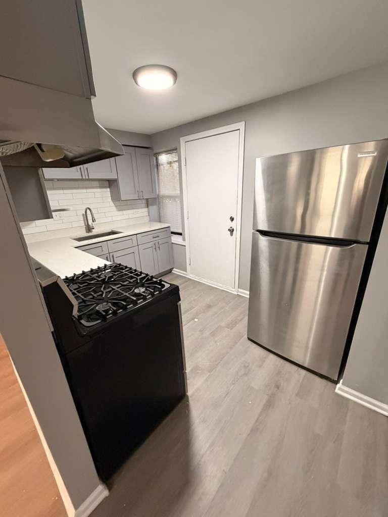 Apartment for rent at 811 E 46th St #1, Chicago, IL 60653