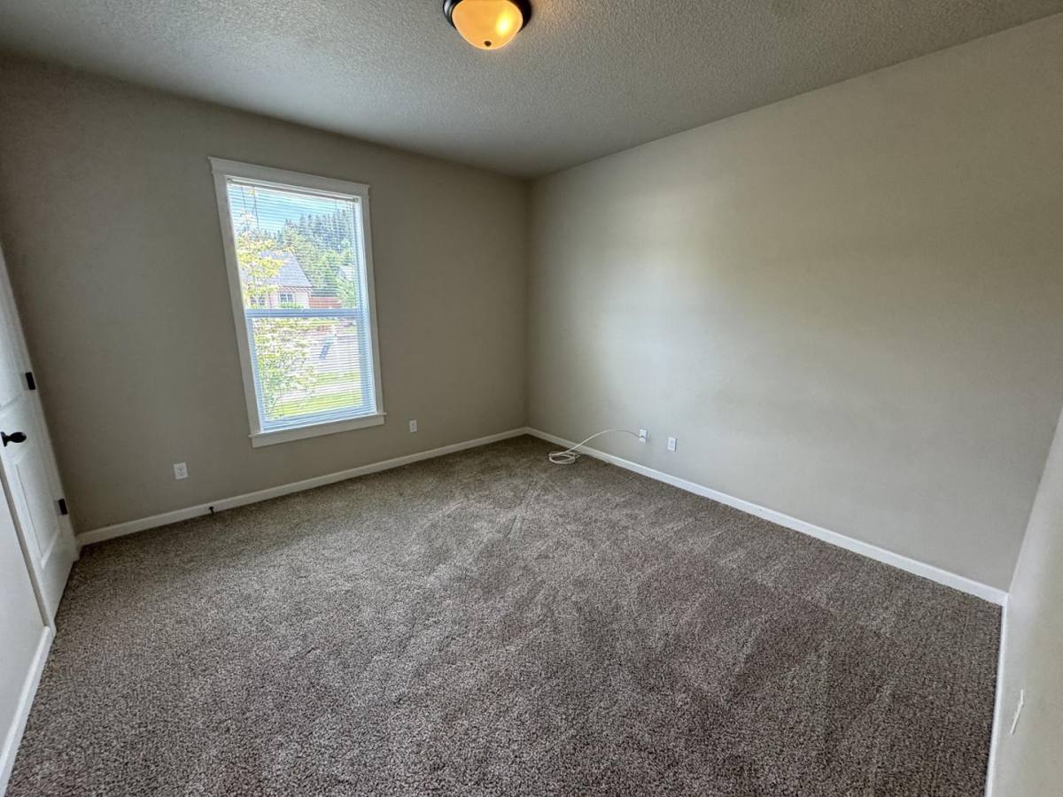 House for rent at 903 Riley Dr NE, Silverton, OR 97381