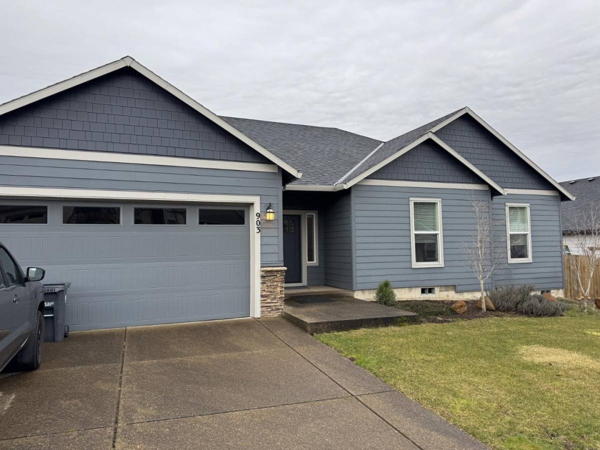 House for rent at 903 Riley Dr NE, Silverton, OR 97381