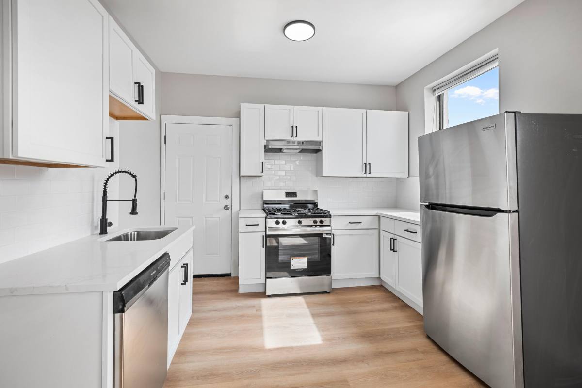 Apartment for rent at 7516-24 N Seeley Ave, Chicago, IL 60645