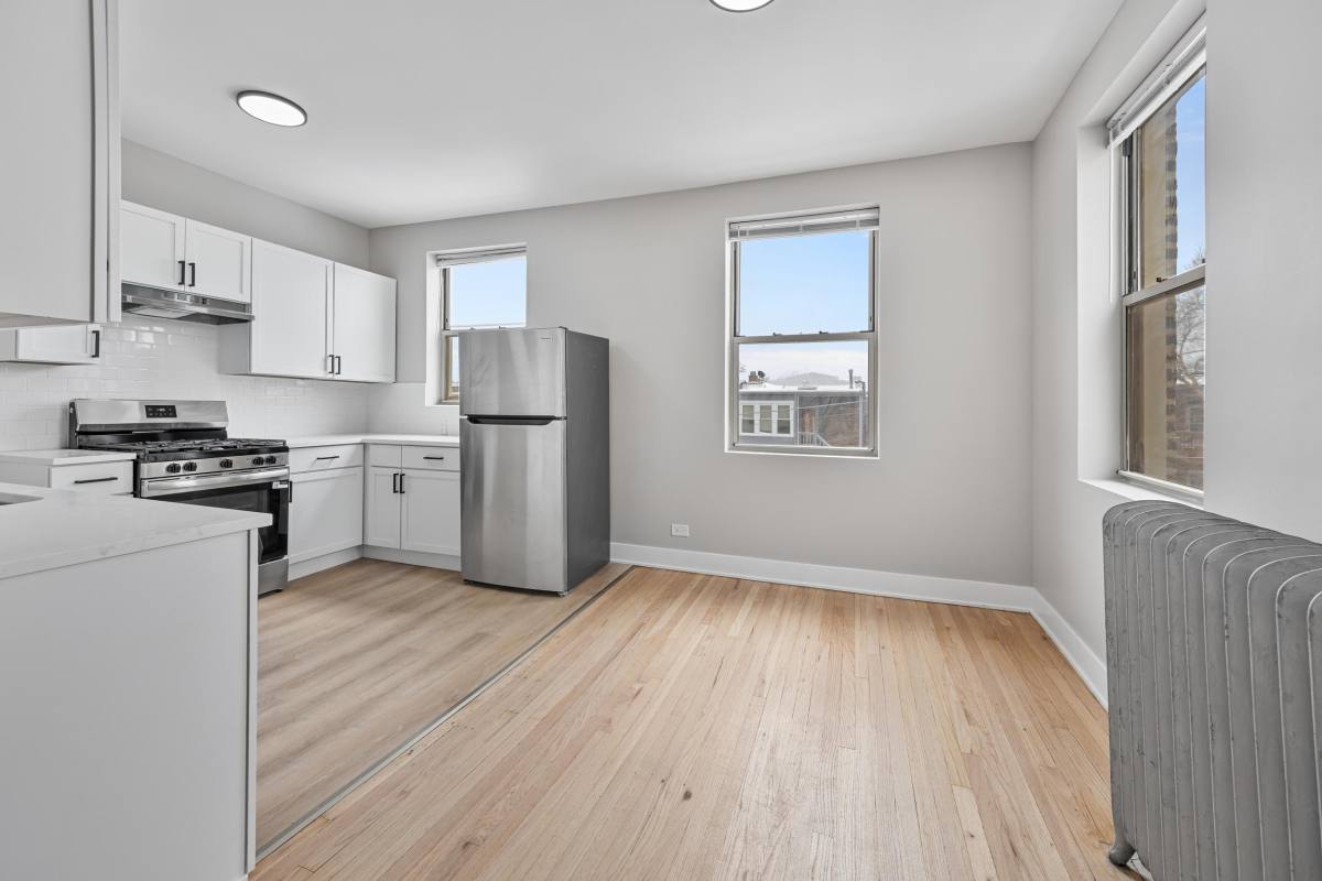 Apartment for rent at 7516-24 N Seeley Ave, Chicago, IL 60645