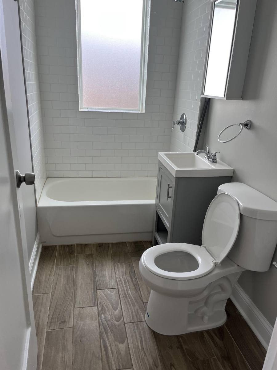 Apartment for rent at 7625 S Essex Ave, Chicago, IL 60649