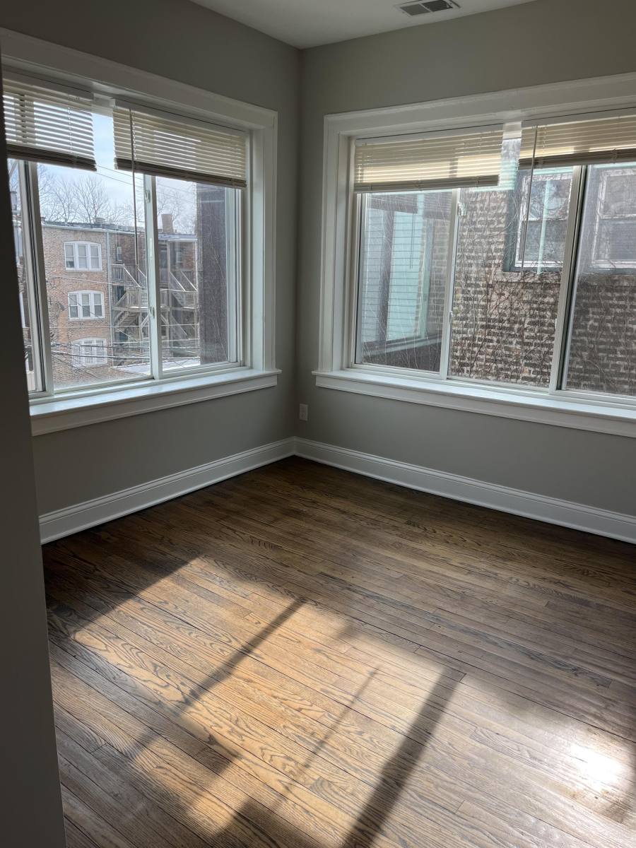 Apartment for rent at 7625 S Essex Ave, Chicago, IL 60649