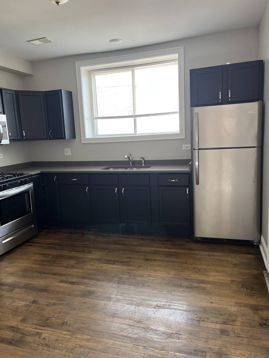 Apartment for rent at 7625 S Essex Ave, Chicago, IL 60649