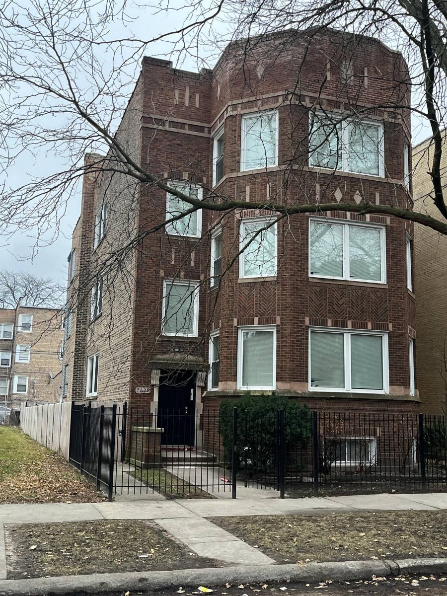 Apartment for rent at 7625 S Essex Ave, Chicago, IL 60649
