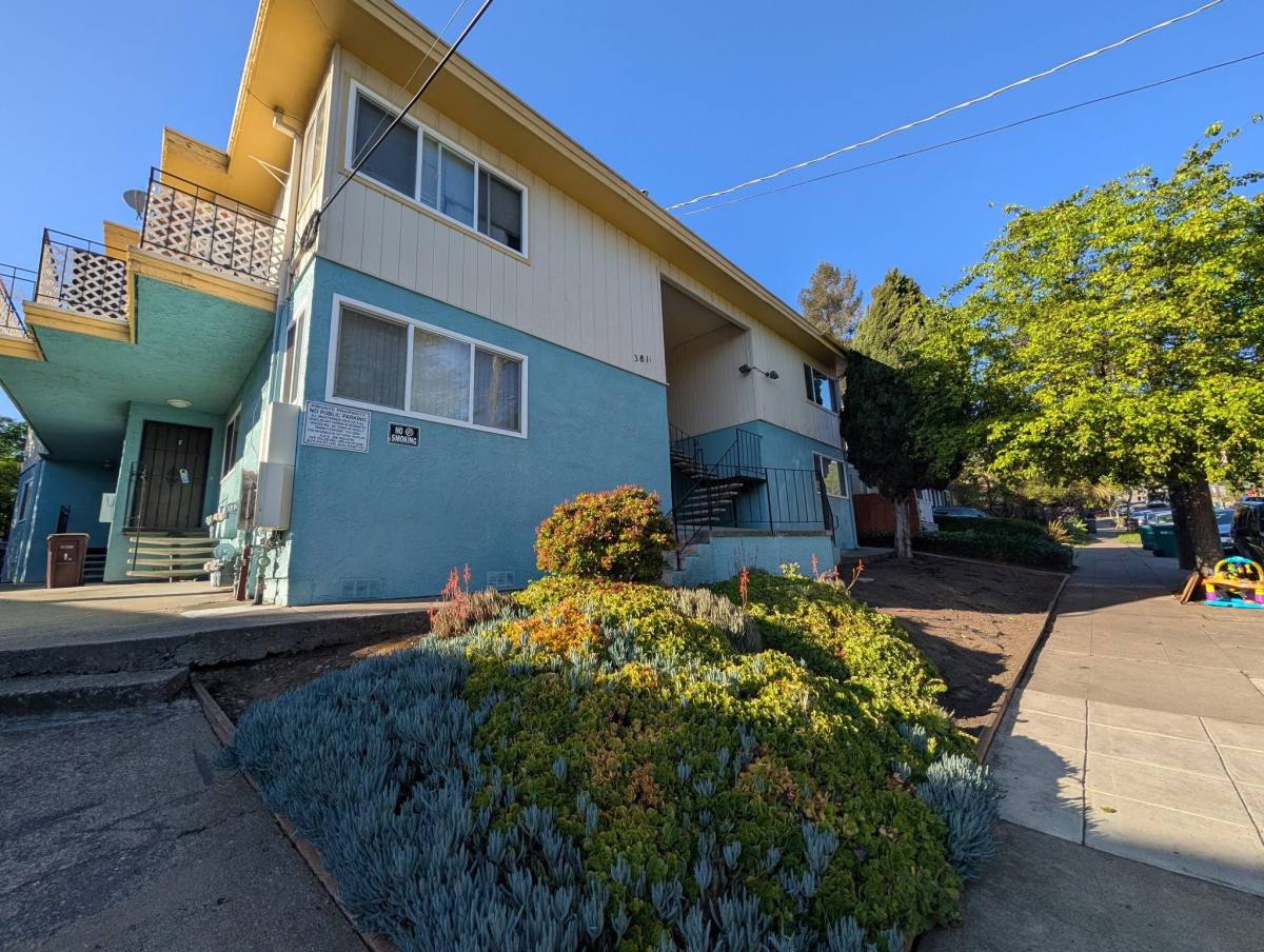 Apartment for rent at 3811 39th Ave #1, Oakland, CA 94619